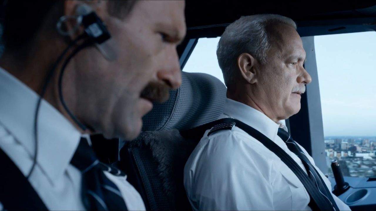 tom-hanks-and-aaron-eckhart-in-sully